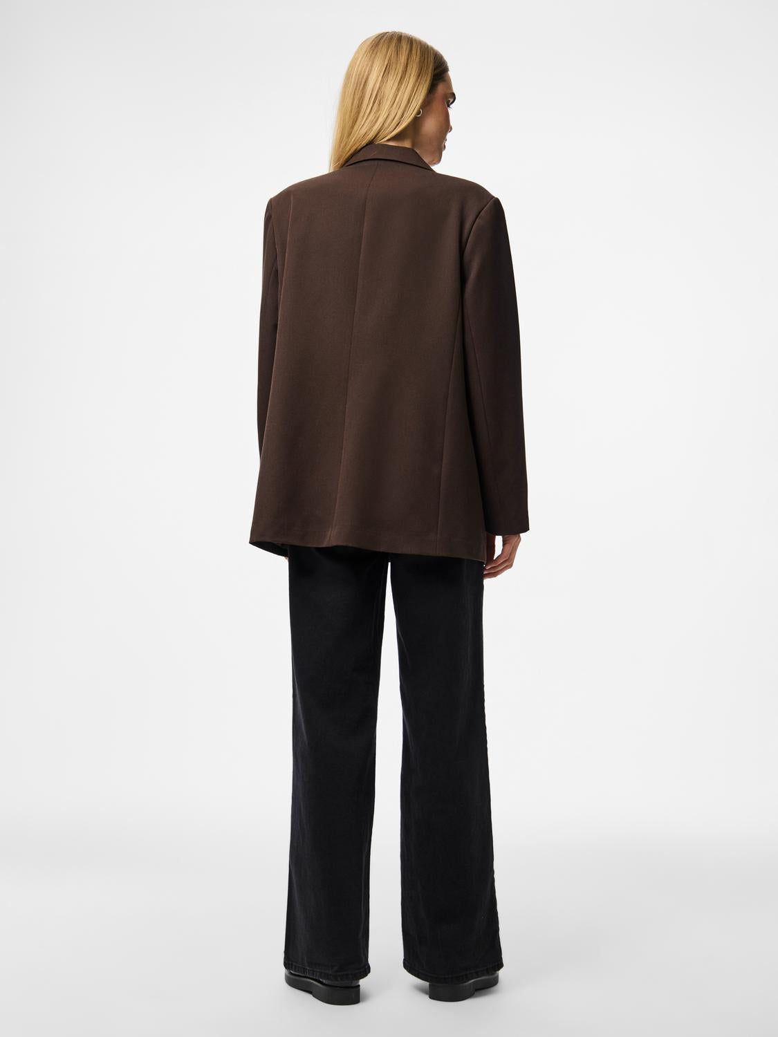 model_shot-back